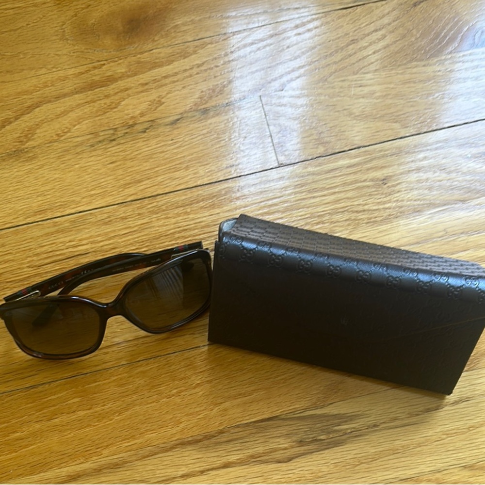 GUCCI- Brown Authentic Sunglasses with Case